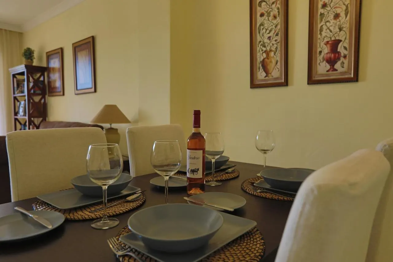 R6 Los Patios 2 Bedroom Marbella Daire