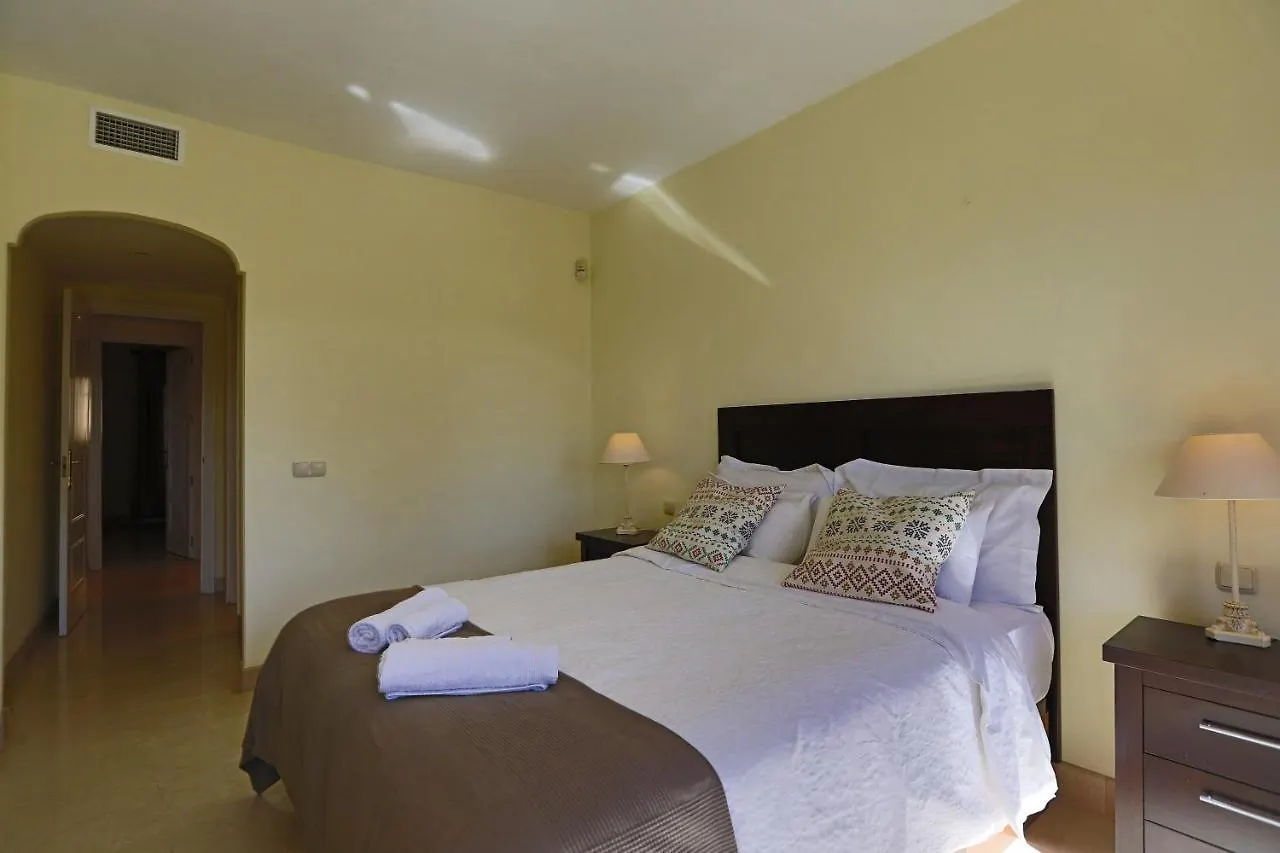 R6 Los Patios 2 Bedroom Marbella 0*,