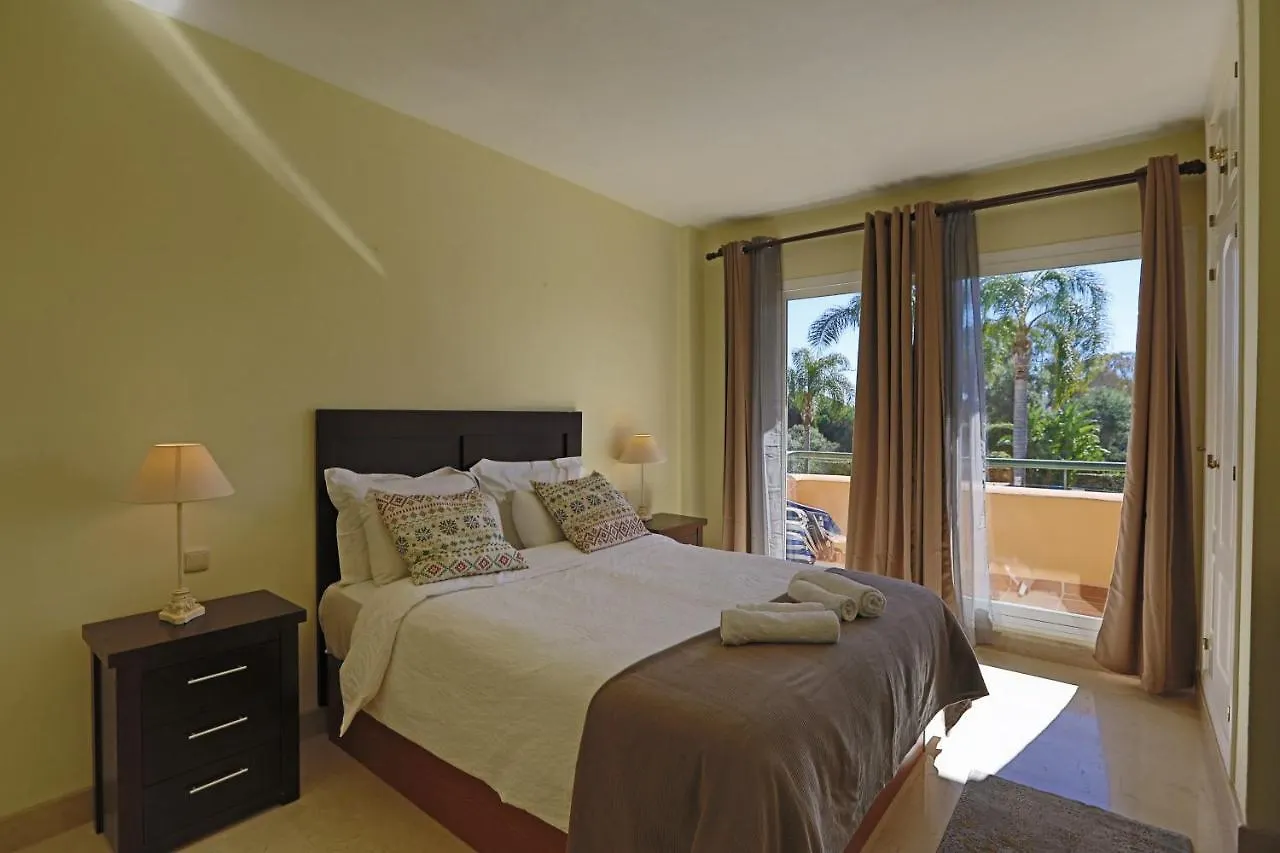 R6 Los Patios 2 Bedroom Marbella Daire